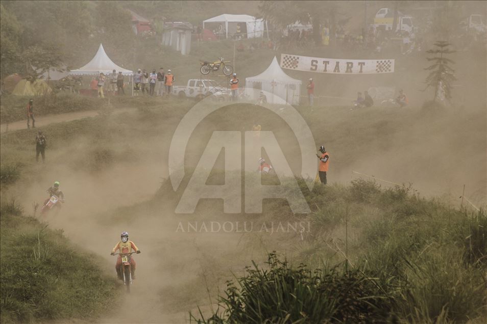 Balapan motocross klasik di Bogor