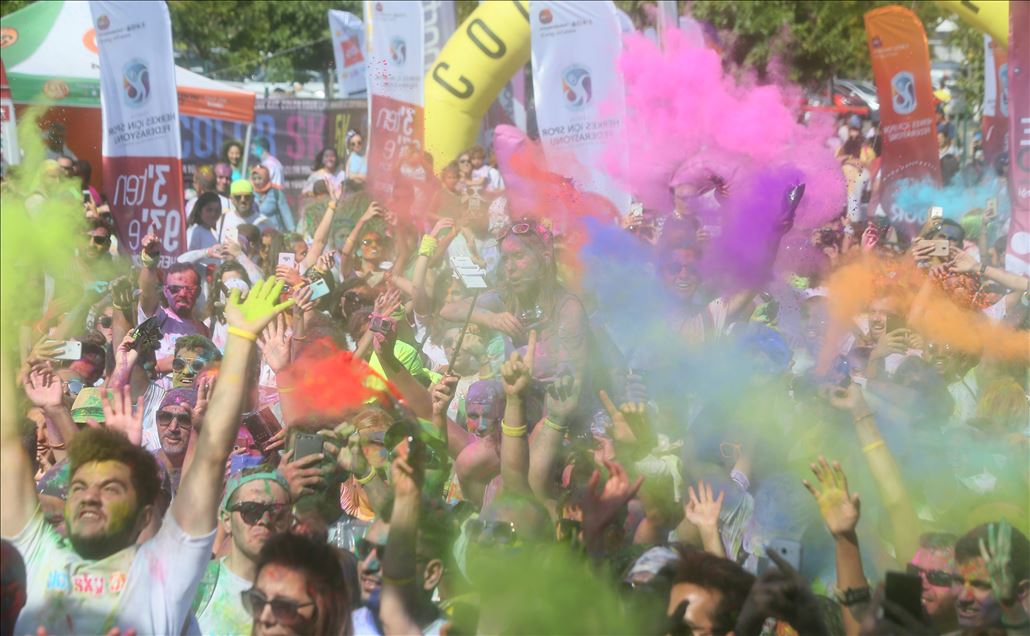 Festival de "Color Sky 5K" en Estambul