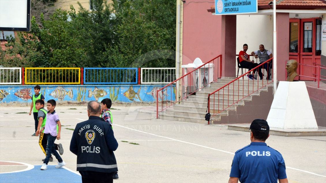 İçişleri Bakanlığından okul çevrelerinde ve servis araçlarında sıkı denetim
