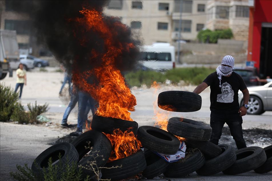 مواجهات بين عشرات الطلبة والجيش الإسرائيلي وسط الضفة
