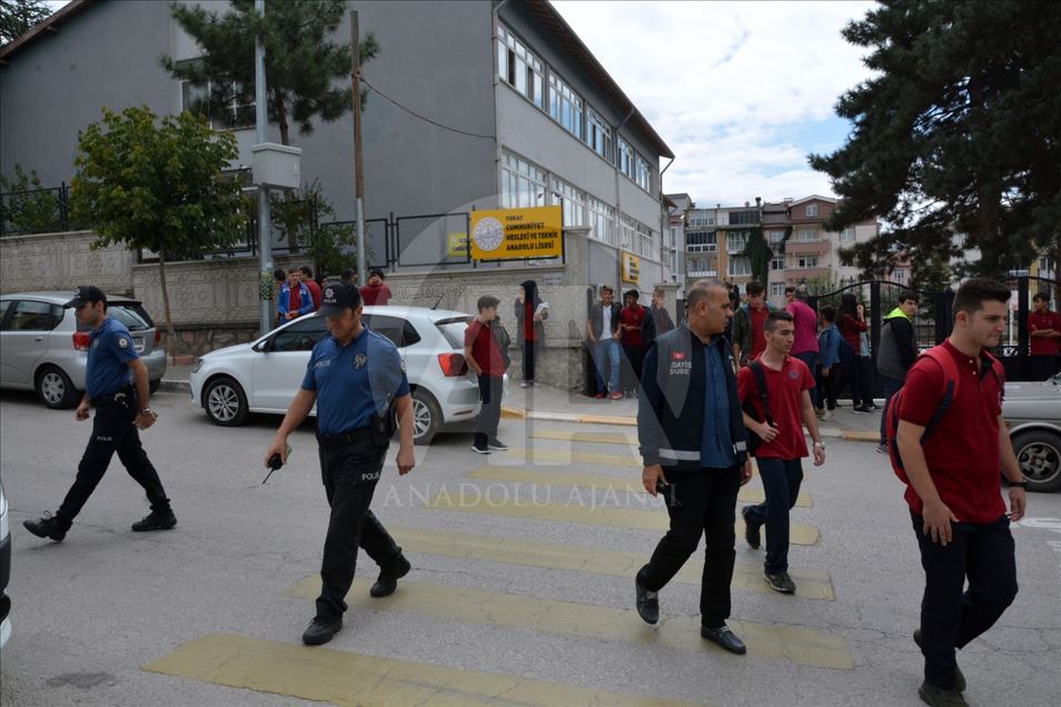 İçişleri Bakanlığından okul çevrelerinde ve servis araçlarında sıkı denetim