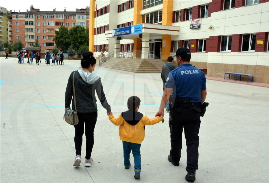 İçişleri Bakanlığından okul çevrelerinde ve servis araçlarında sıkı denetim