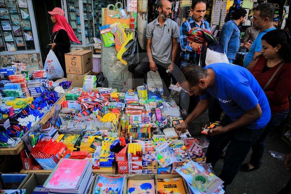 مصر قبيل بدء الدراسة.. موسم الهجرة إلى "الفجالة"