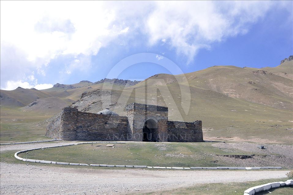 Kırgızistan'ın doğusunda gizemli kervansaray: Taş Rabat