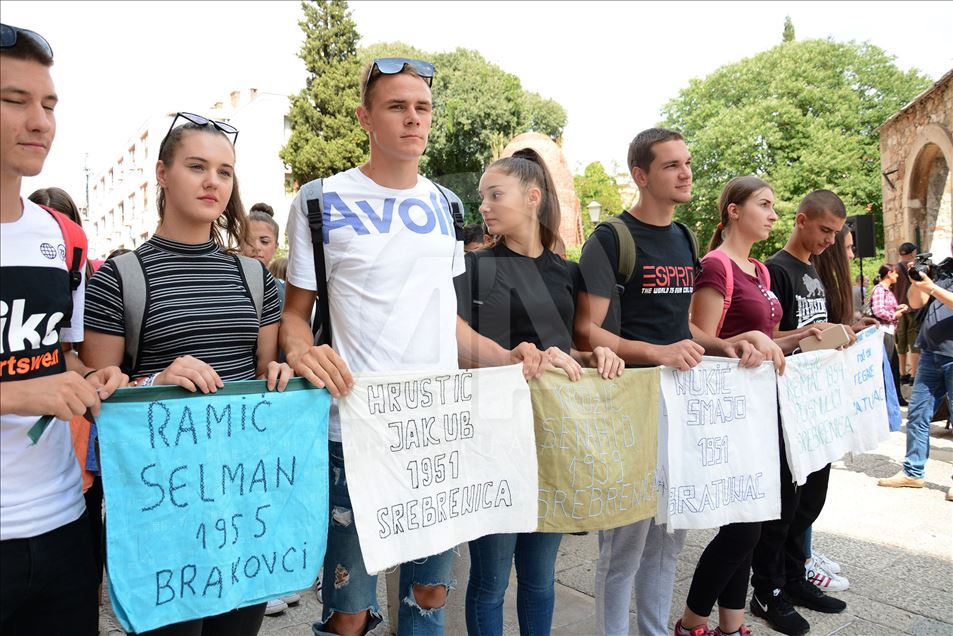 Srebrenitsa kurbanları için Mostar'da anma yürüyüşü