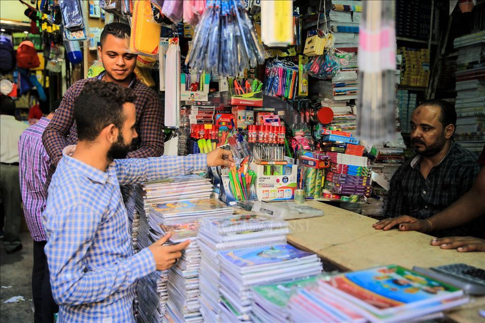 مصر قبيل بدء الدراسة.. موسم الهجرة إلى "الفجالة"