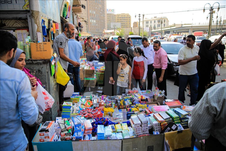 مصر قبيل بدء الدراسة.. موسم الهجرة إلى "الفجالة"