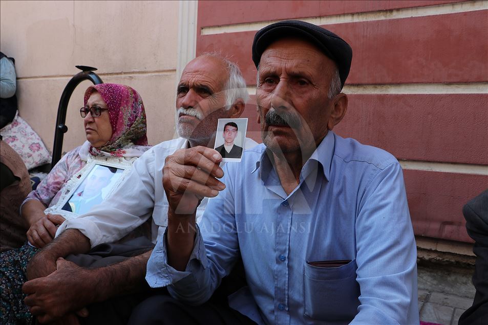 Diyarbakır annelerinin oturma eylemine katılım sürüyor
