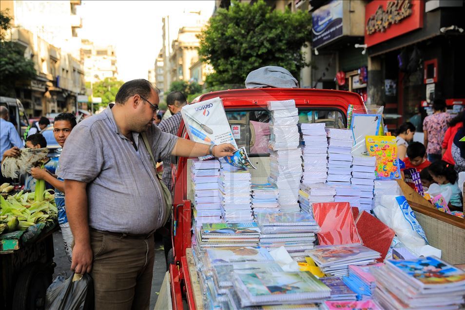مصر قبيل بدء الدراسة.. موسم الهجرة إلى "الفجالة"