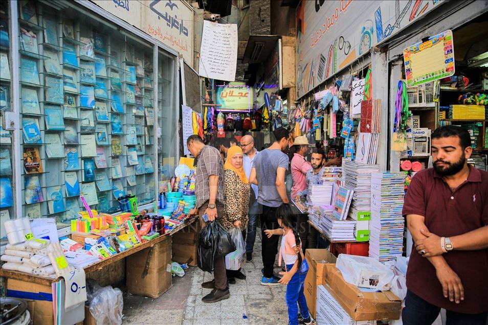 مصر قبيل بدء الدراسة.. موسم الهجرة إلى "الفجالة"