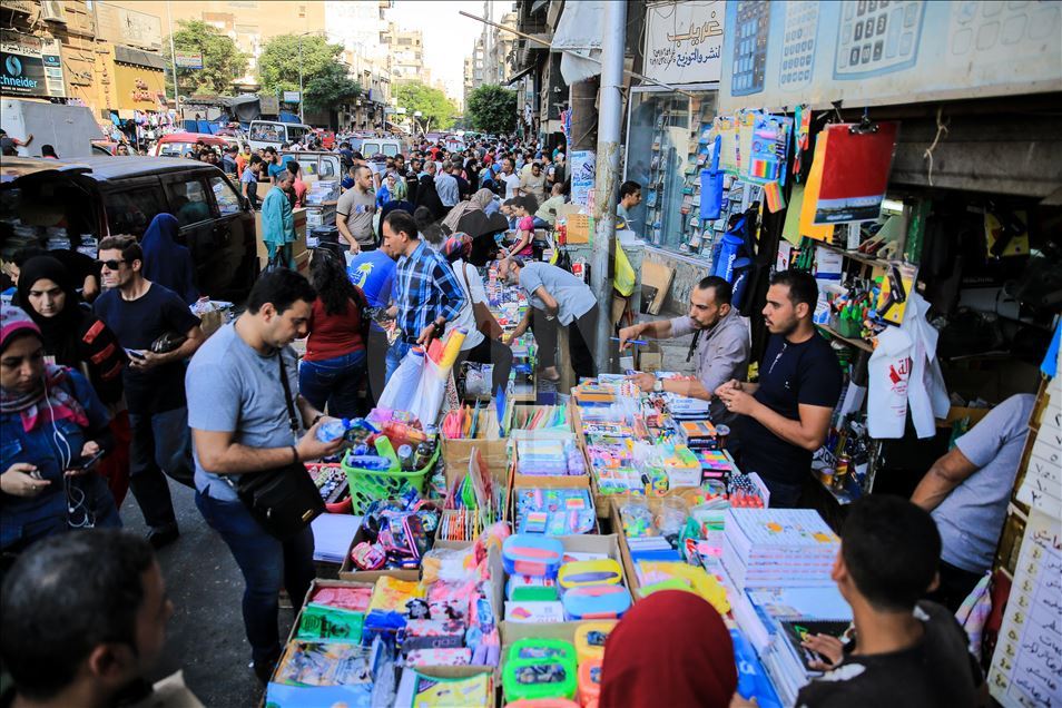 مصر قبيل بدء الدراسة.. موسم الهجرة إلى "الفجالة"