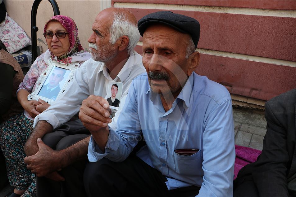 Diyarbakır annelerinin oturma eylemine katılım sürüyor