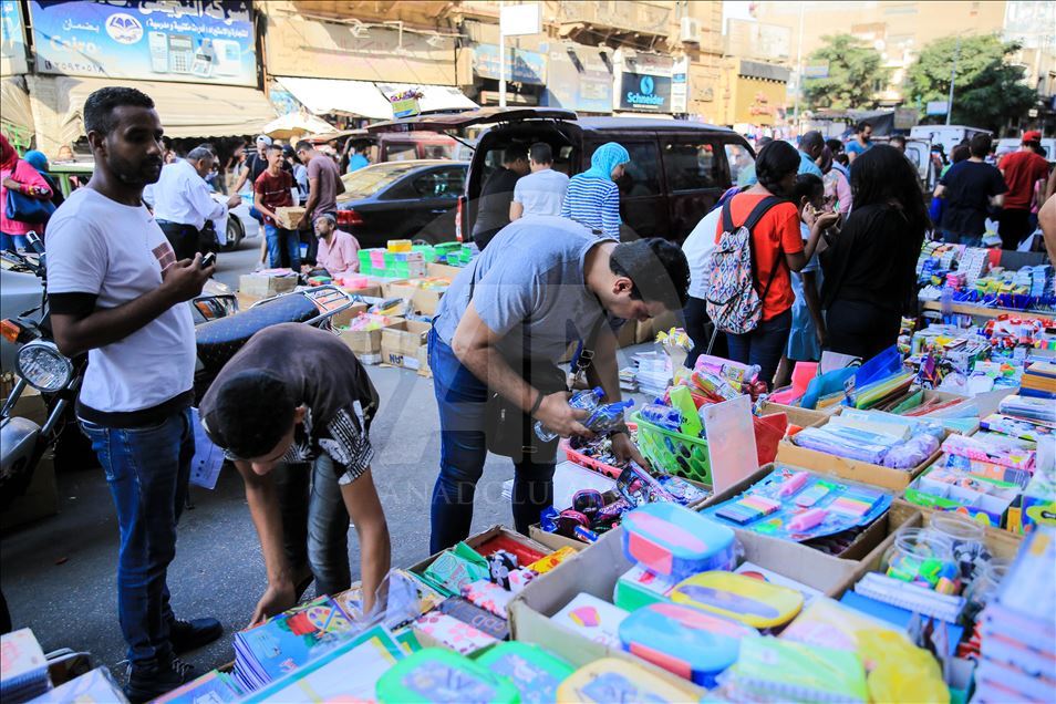مصر قبيل بدء الدراسة.. موسم الهجرة إلى "الفجالة"