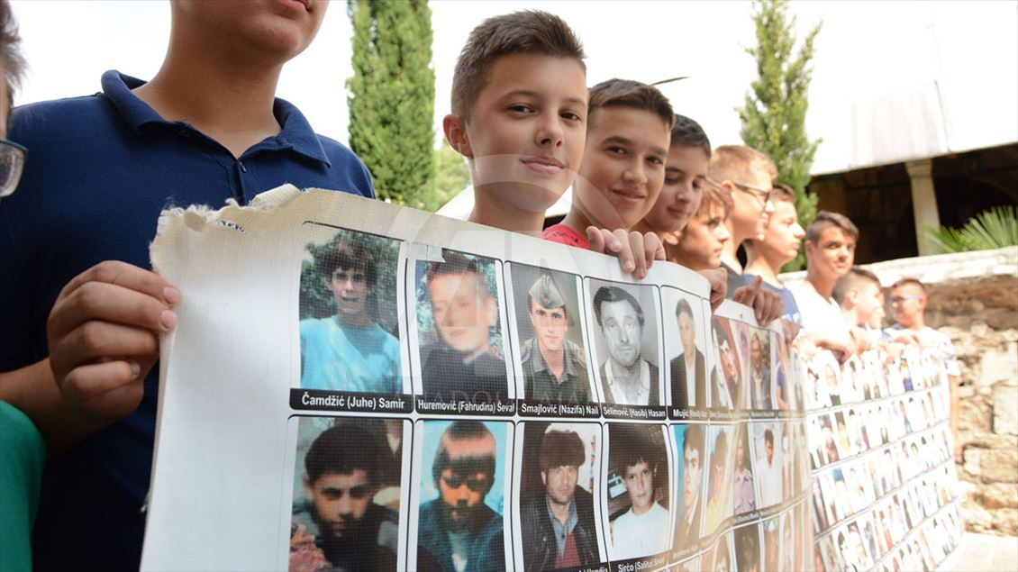Srebrenitsa kurbanları için Mostar'da anma yürüyüşü
