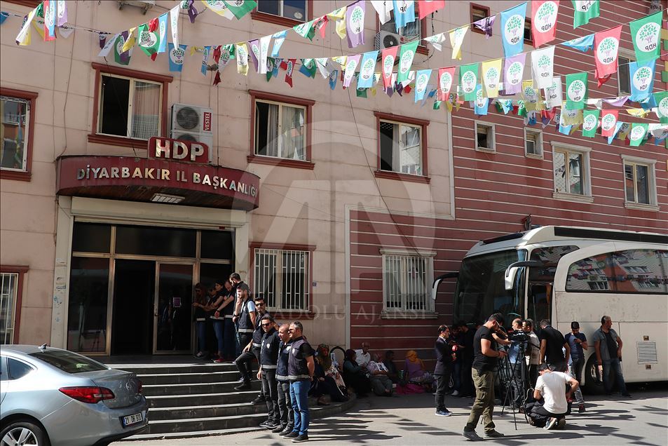 Diyarbakır annelerinin oturma eylemine katılım sürüyor