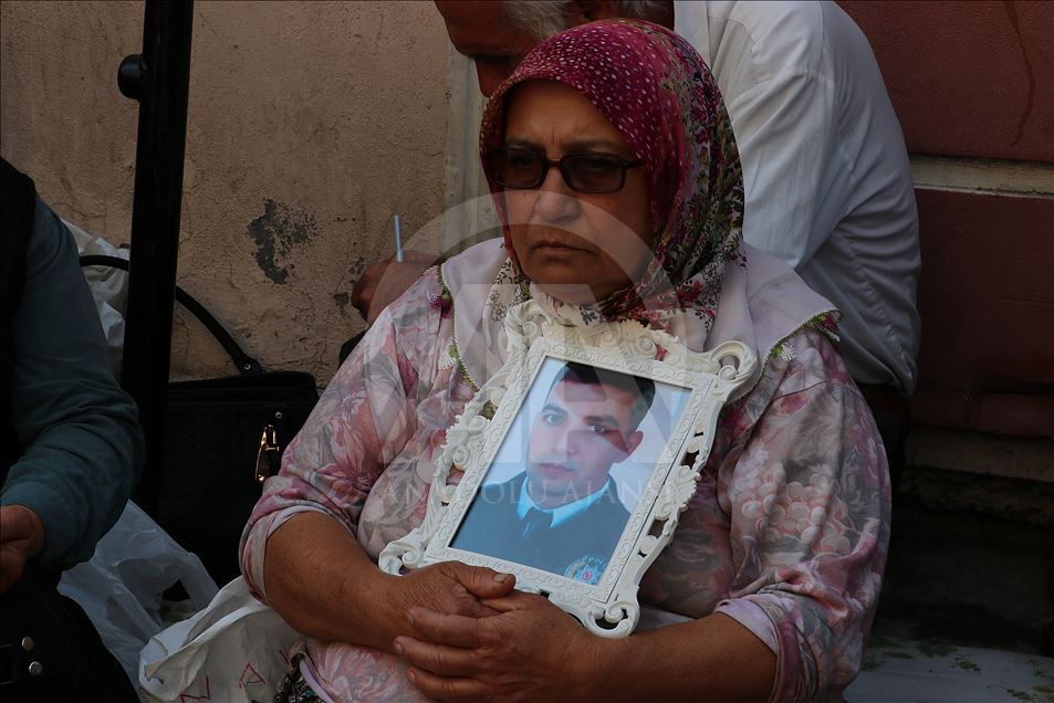 Diyarbakır annelerinin oturma eylemine katılım sürüyor