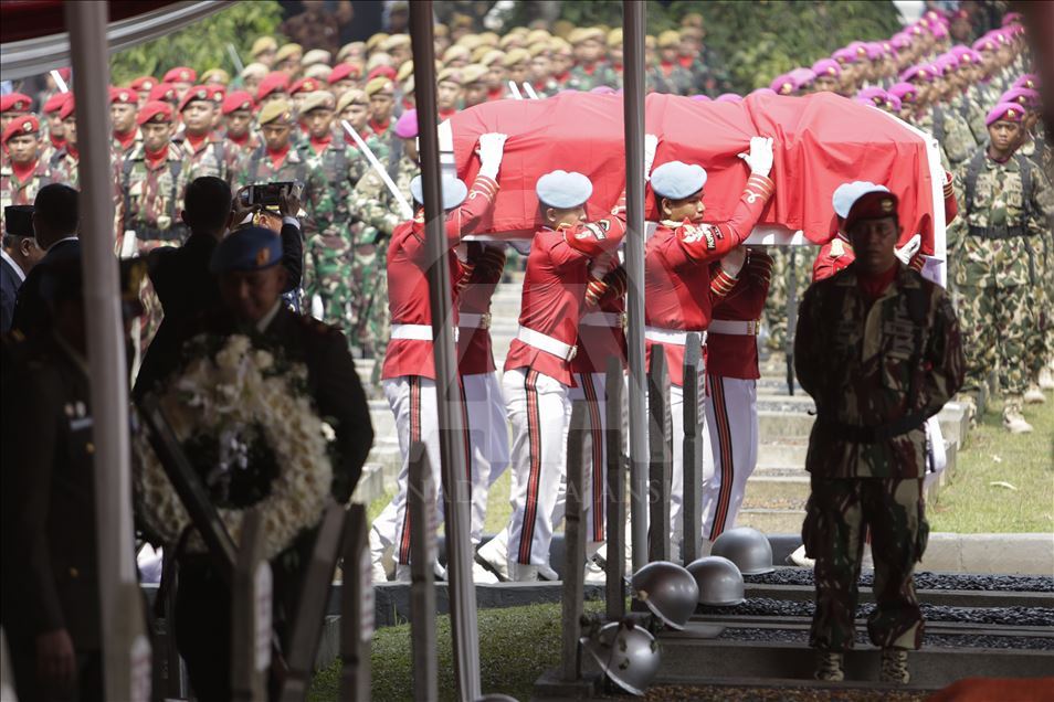 The Funeral Procession Former President Of The Republic Of Indonesia BJ ...