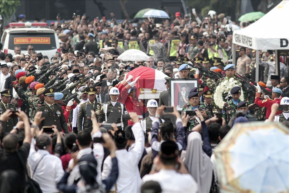 Prosesi pemakaman BJ Habibie presiden ke-3 RI