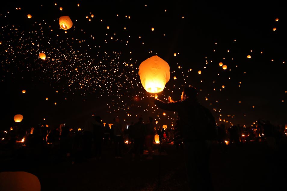 Dilek Balonu Festivali'nde yüzlerce balon gökyüzüne bırakıldı
