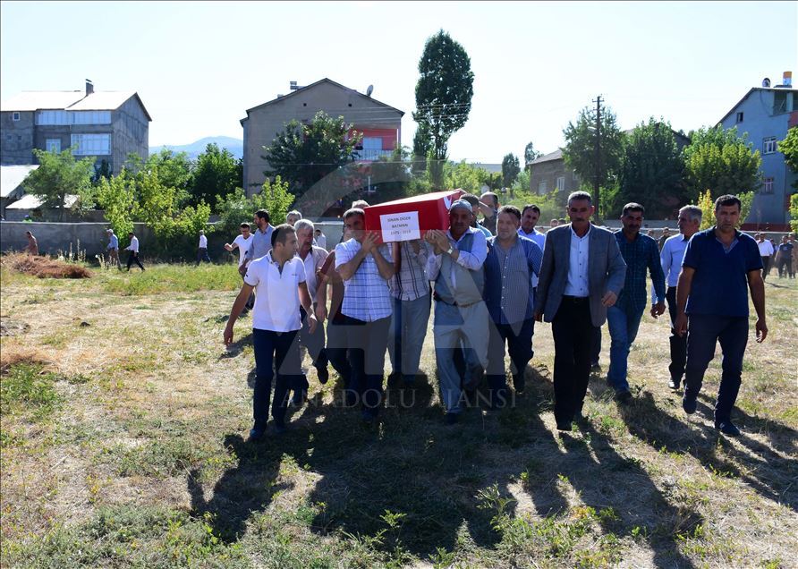 Diyarbakır'daki terör saldırısının sivil şehitleri son yolculuklarına uğurlanıyor