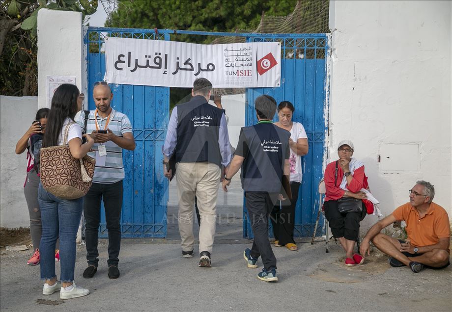 توافد مكثف على الانتخابات الرئاسية في العاصمة تونس

