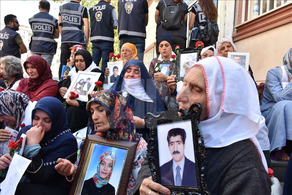 Diyarbakır annelerinin oturma eylemine destek ziyaretleri