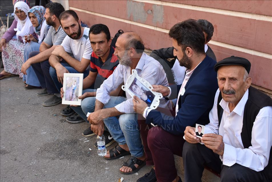 Diyarbakır annelerinin oturma eylemine destek ziyaretleri