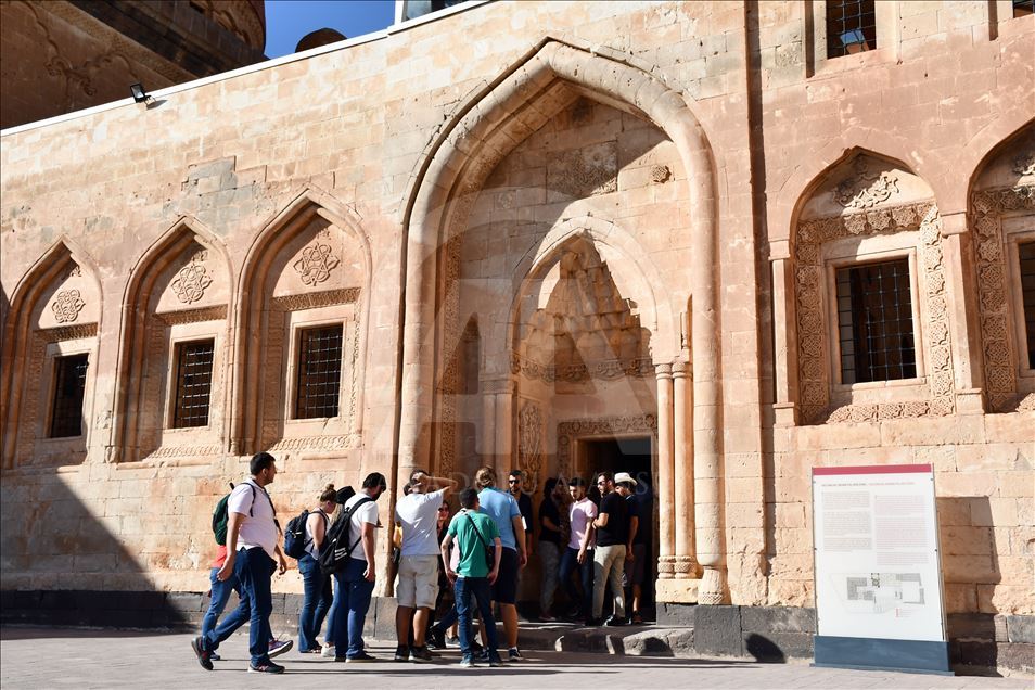 قصر إسحاق باشا.. تحفة معمارية تركية عمرها 235 عامًا
