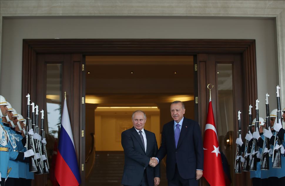 أردوغان يلتقي بنظيره الروسي قبيل الاجتماع الثلاثي