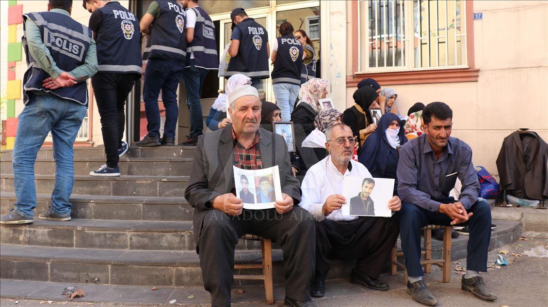 Terör örgütü PJAK'a katılan çocukları için "evlat nöbeti"ndeler