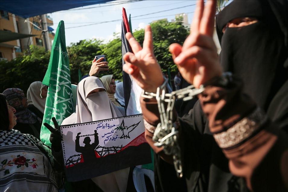 فلسطينيون بغزة يشاركون بحفل تأبين للشهيد "السايح"