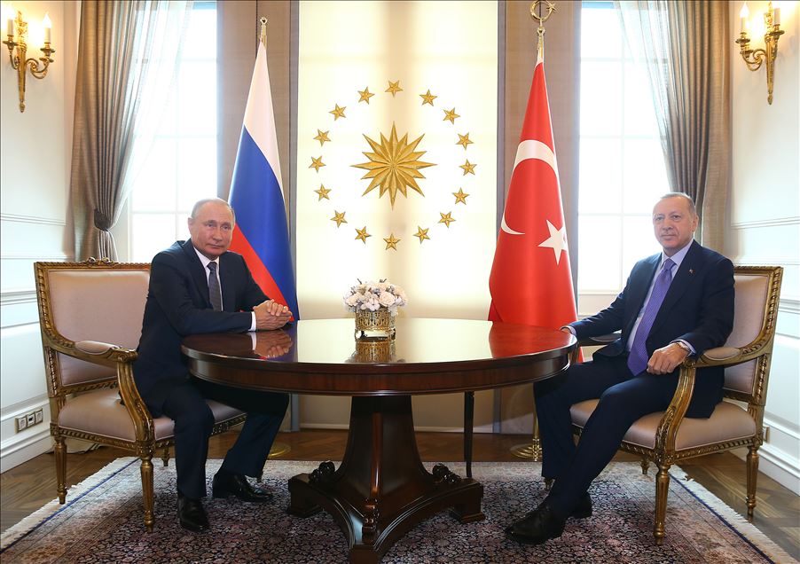 أردوغان يلتقي بنظيره الروسي قبيل الاجتماع الثلاثي