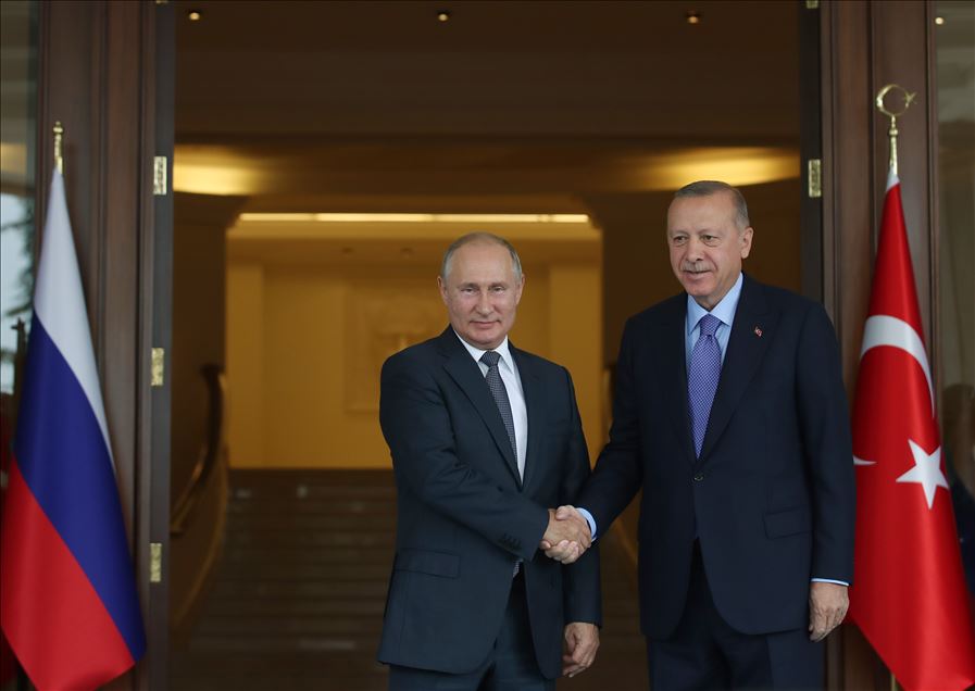 أردوغان يلتقي بنظيره الروسي قبيل الاجتماع الثلاثي