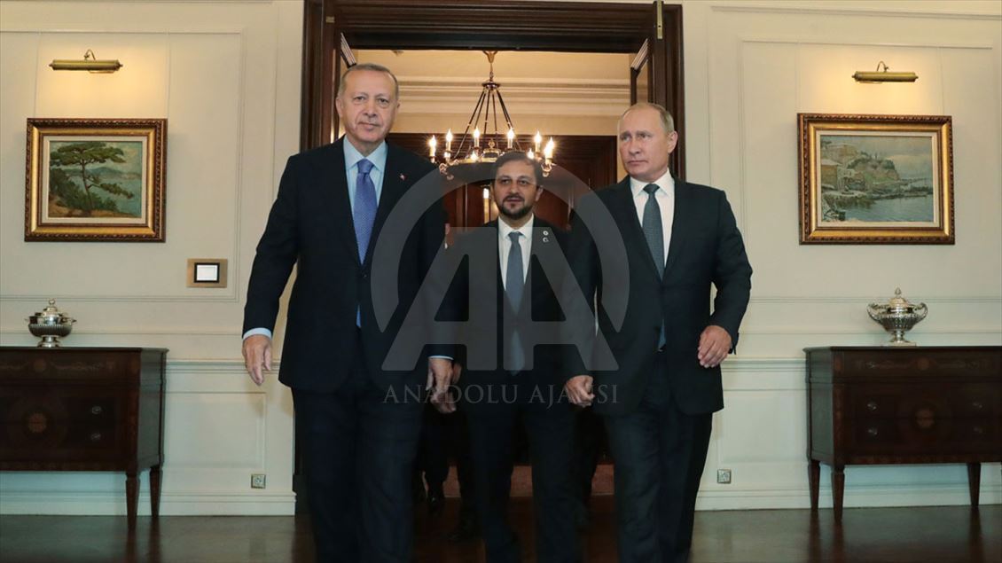 Cumhurbaşkanı Erdoğan, Putin'i Çankaya Köşkü'nün kapısında karşıladı
