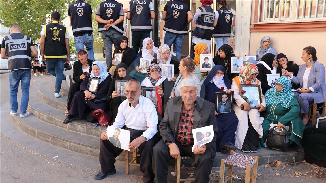 Terör örgütü PJAK'a katılan çocukları için "evlat nöbeti"ndeler