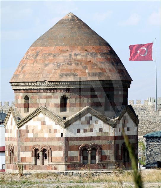 Türk tarihinin paha biçilmez hazineleri: Kümbet ve türbeler