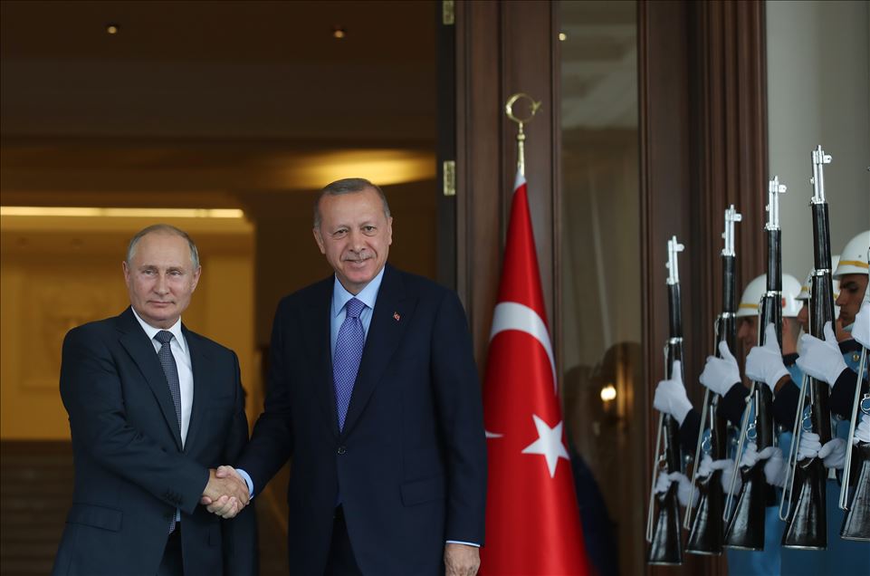 أردوغان يلتقي بنظيره الروسي قبيل الاجتماع الثلاثي