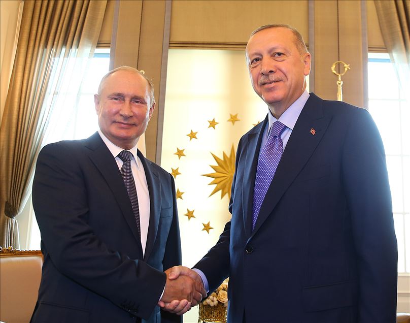 أردوغان يلتقي بنظيره الروسي قبيل الاجتماع الثلاثي
