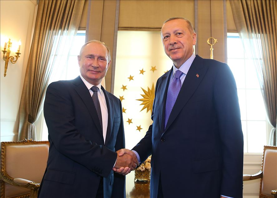 أردوغان يلتقي بنظيره الروسي قبيل الاجتماع الثلاثي