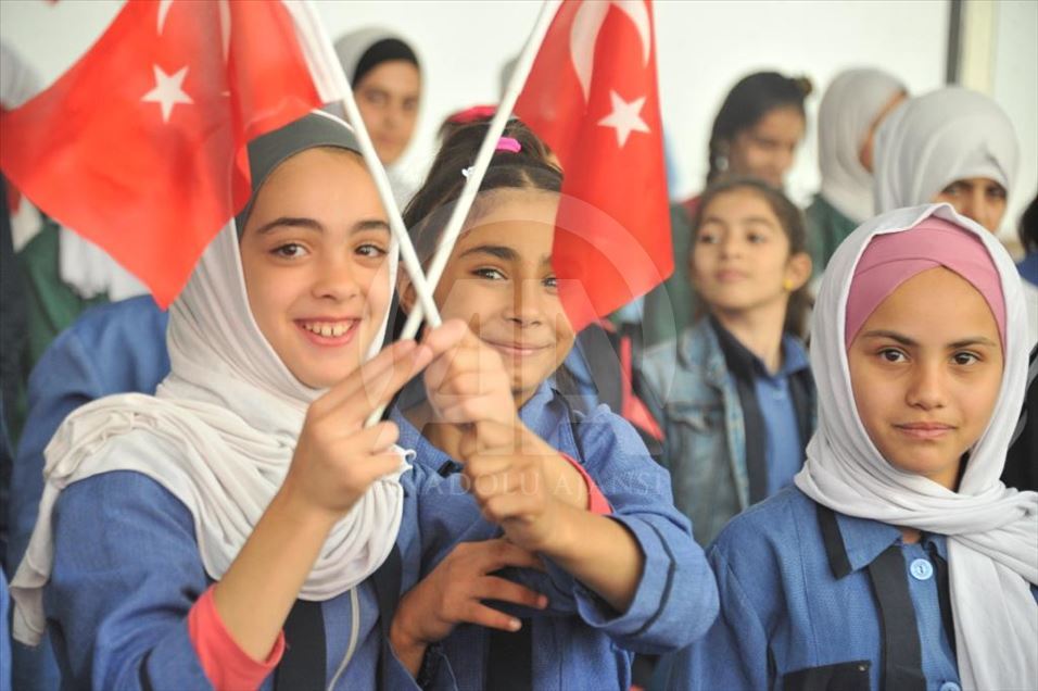 وزير الثقافة التركي يدشن مدرسة لـ"أونروا" بالوحدات الأردني