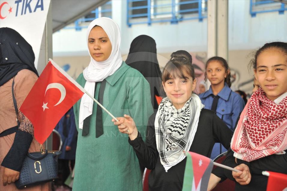 وزير الثقافة التركي يدشن مدرسة لـ"أونروا" بالوحدات الأردني