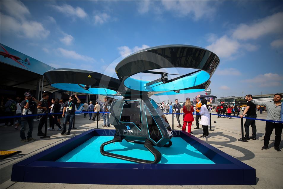El primer automóvil volador de Turquía es presentado en el Teknofest Estambul
