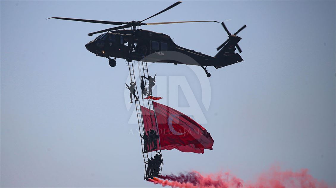 TEKNOFEST'te İçişleri Bakanlığı'na bağlı helikopterler gösteri uçuşu yaptı