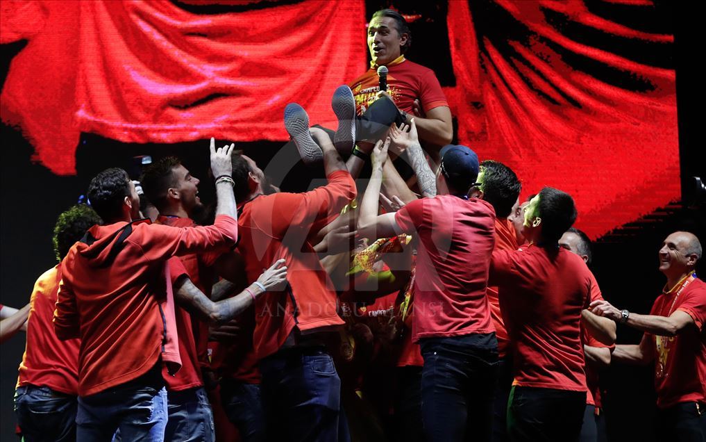 El equipo español de baloncesto celebra la victoria de la Copa del Mundo en Madrid