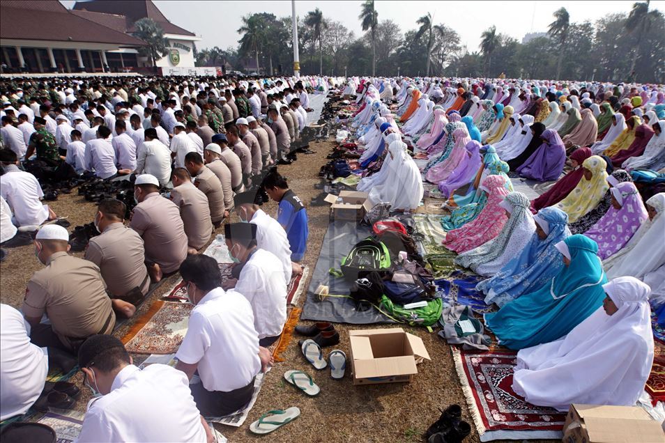 Warga Palembang gelar salat Istisqa
