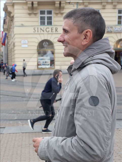 Hrvatska: Konceptulani umjetnk Siniša Labrović se smije 24 sata
