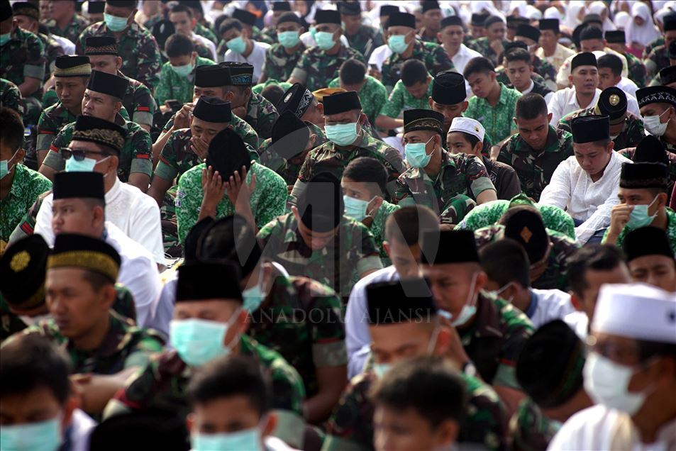 Warga Palembang gelar salat Istisqa