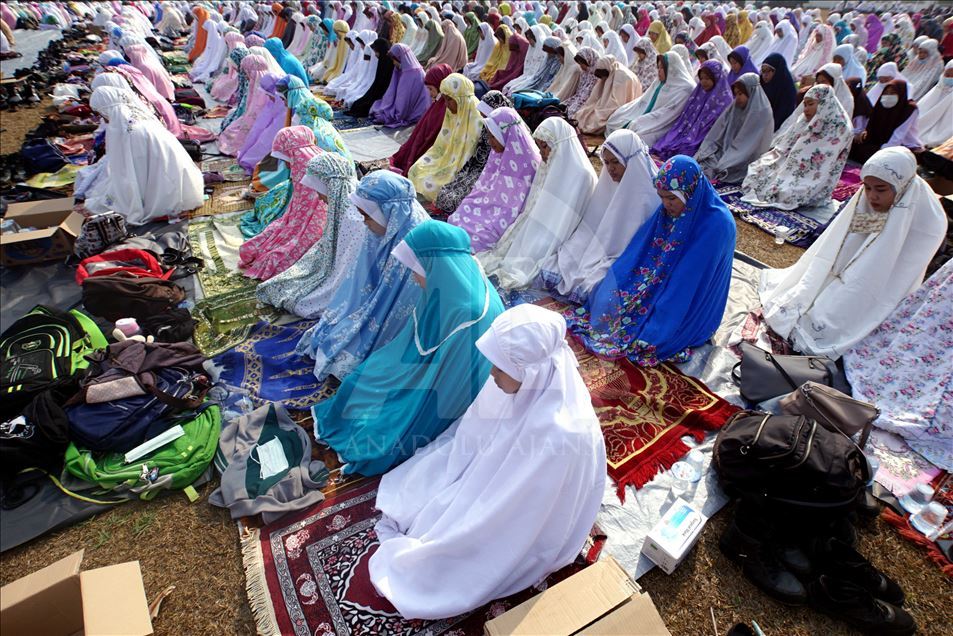 Warga Palembang gelar salat Istisqa