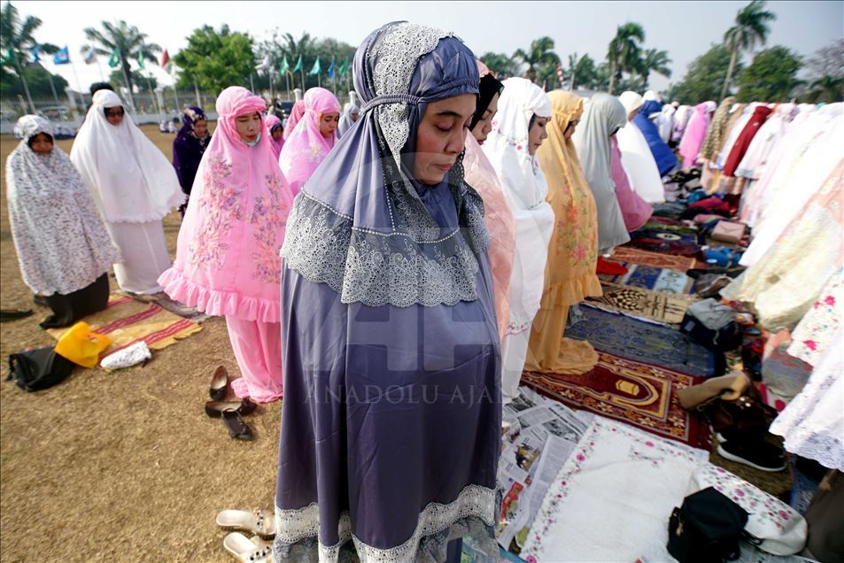Warga Palembang gelar salat Istisqa