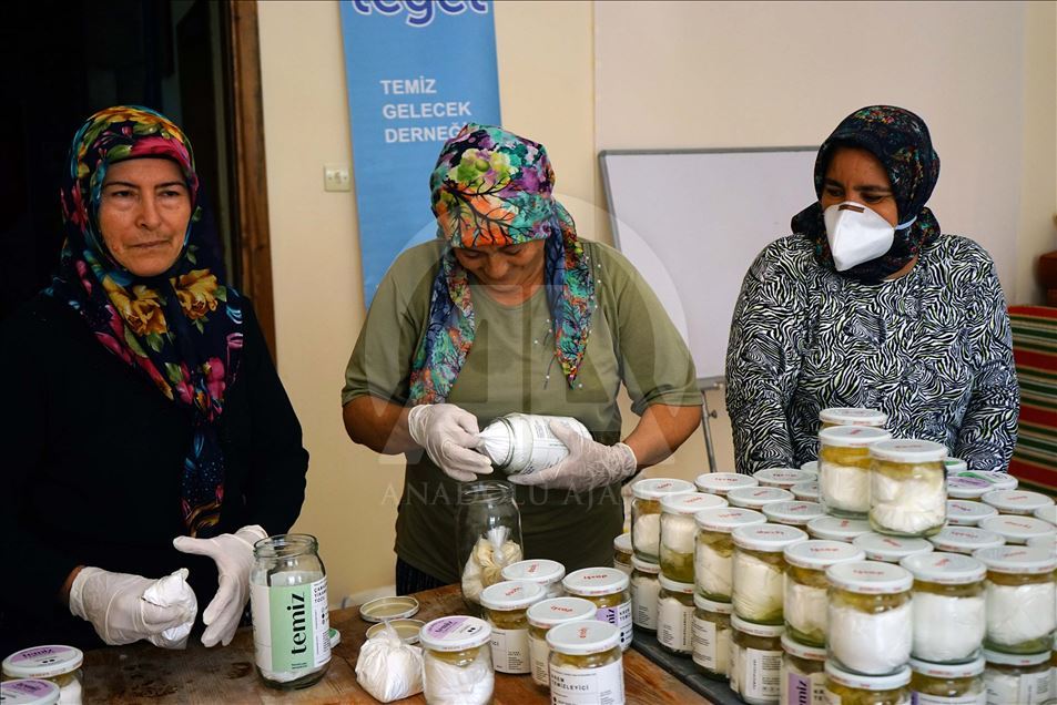 زنان روستایی ترکیه مواد شوینده سازگار با محیط زیست تولید می‌کنند